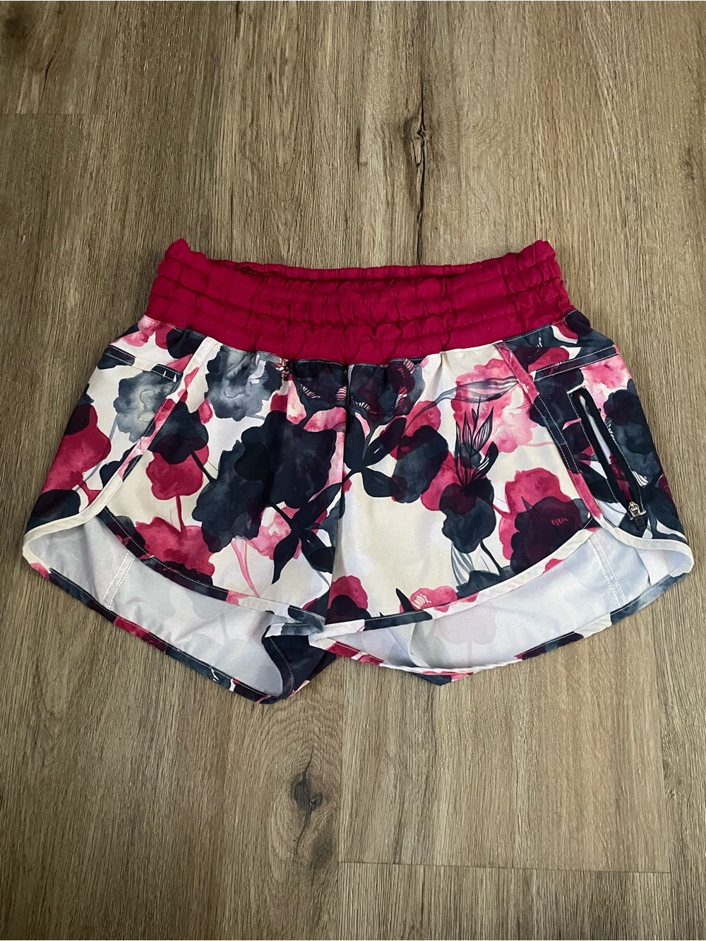 Lululemon speed shorts size 6